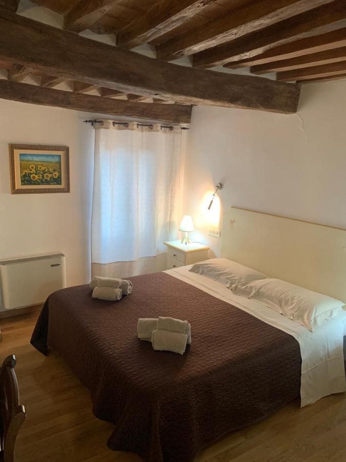 Residenza Via Dante Hotel Gubbio Bagian luar foto