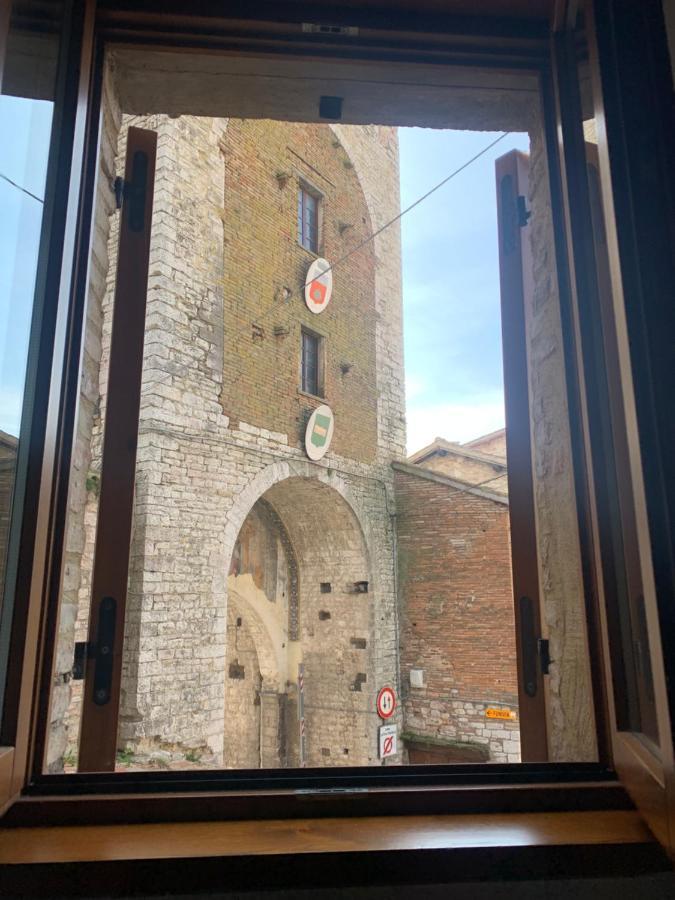 Residenza Via Dante Hotel Gubbio Bagian luar foto